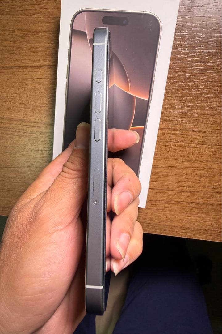 iPhone 16 Pro 256GB SIMフリー バッテリー100%