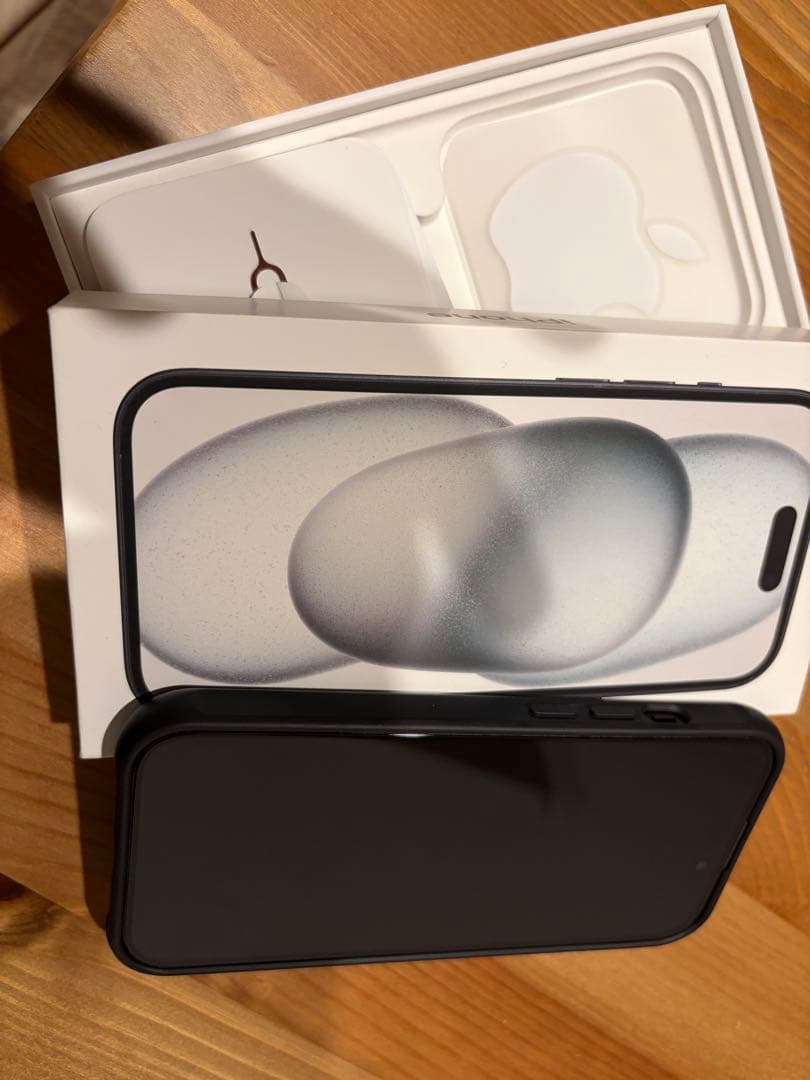 iPhone15 128㎇　充電最大容量94% 美品　フィルム　ケース　箱付き