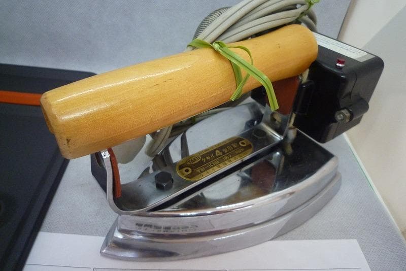 11日までお値引き中 美品　タキイ 4型 自動アイロン 和裁　洋裁業務用アイロン