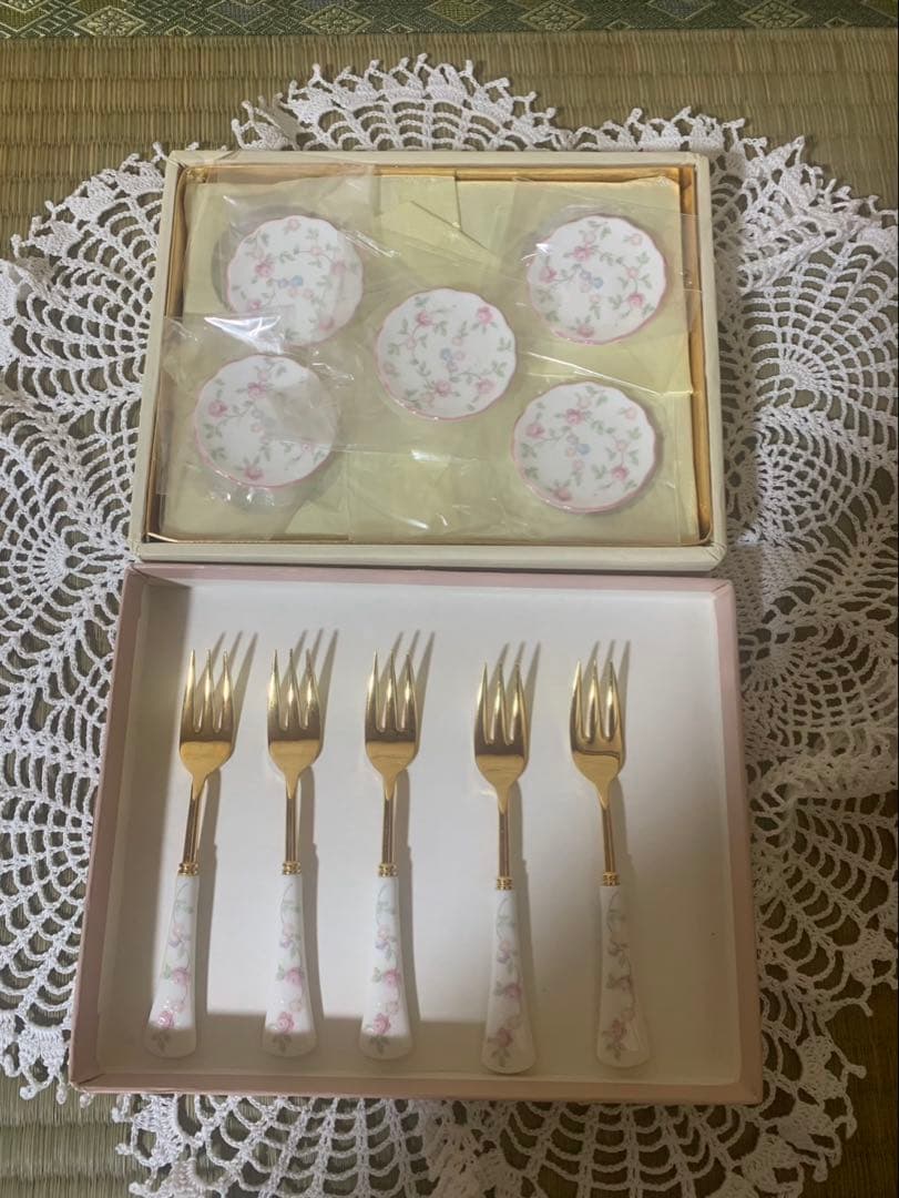 マミコさま専用！ノリタケ　キューティーローズ　フォーク5本とスプーンレスト5個