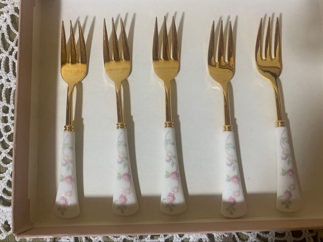マミコさま専用！ノリタケ　キューティーローズ　フォーク5本とスプーンレスト5個