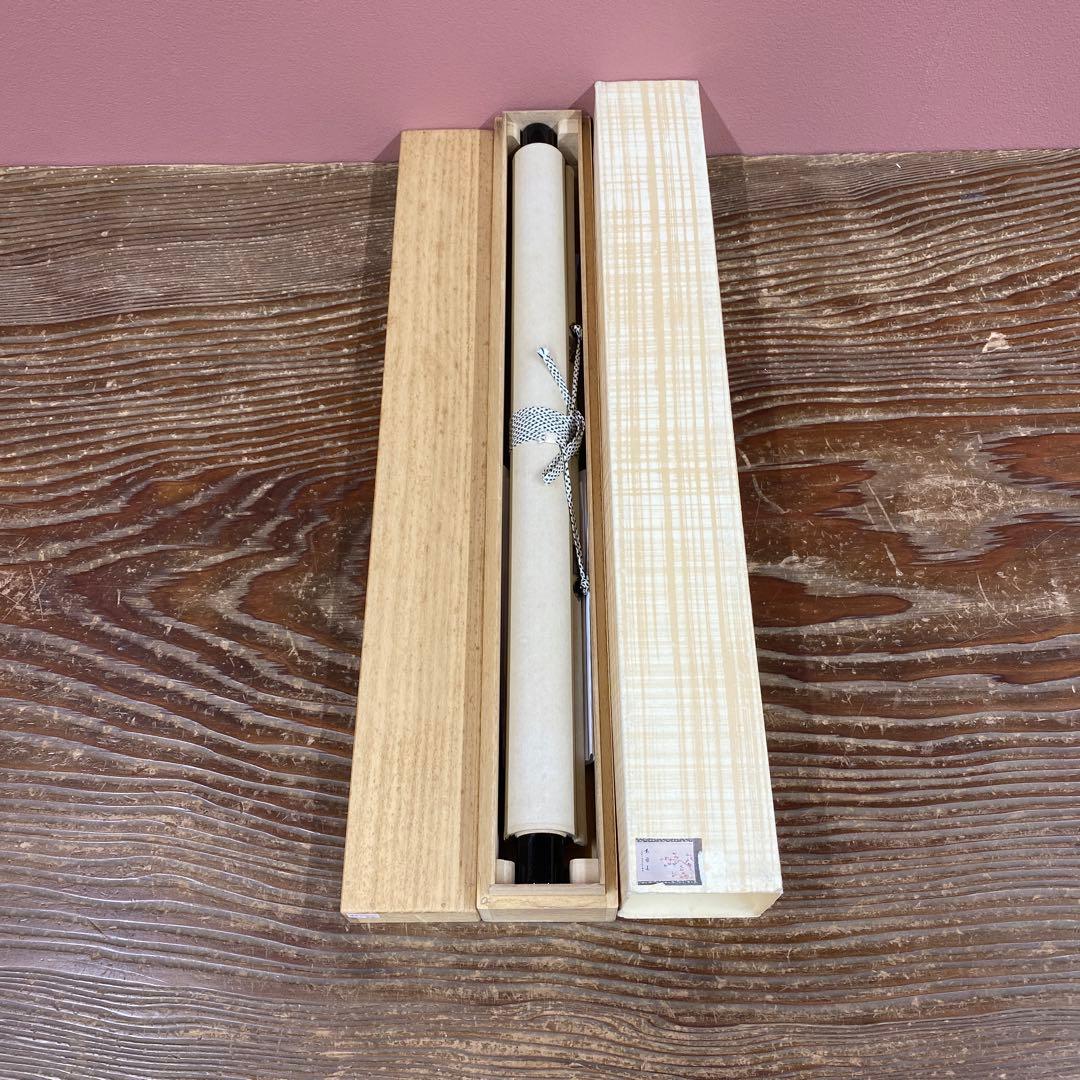 美品 掛け軸 細合喝堂作 桜画賛「万里春」大徳寺塔頭龍源院 共箱 禅語 茶掛け