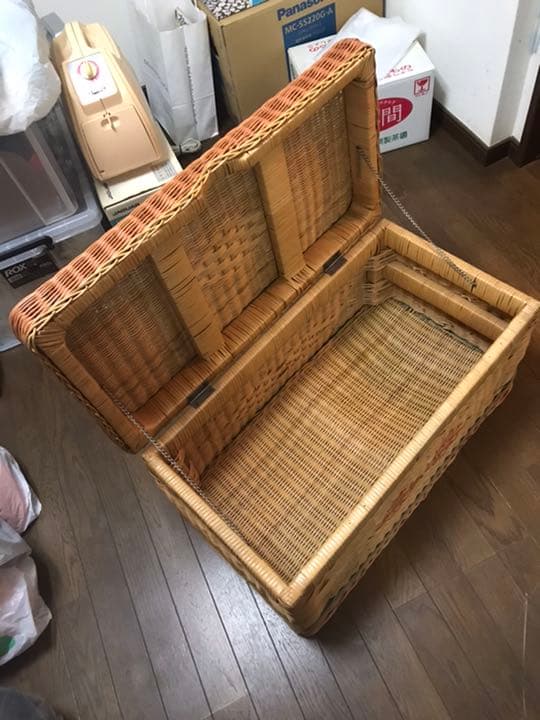 ラタンの収納トランク