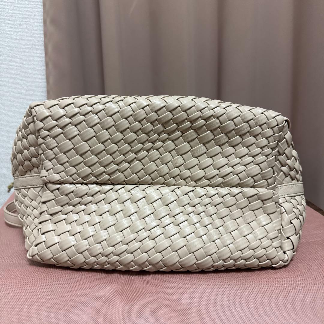 ダイアナ　ベージュ 編み込みレザー トートバッグ