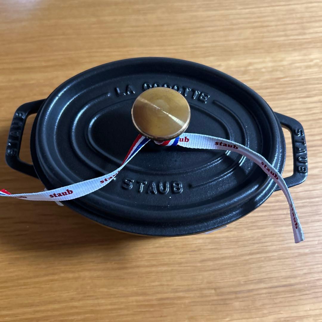 staub ココット　オーバル　黒
