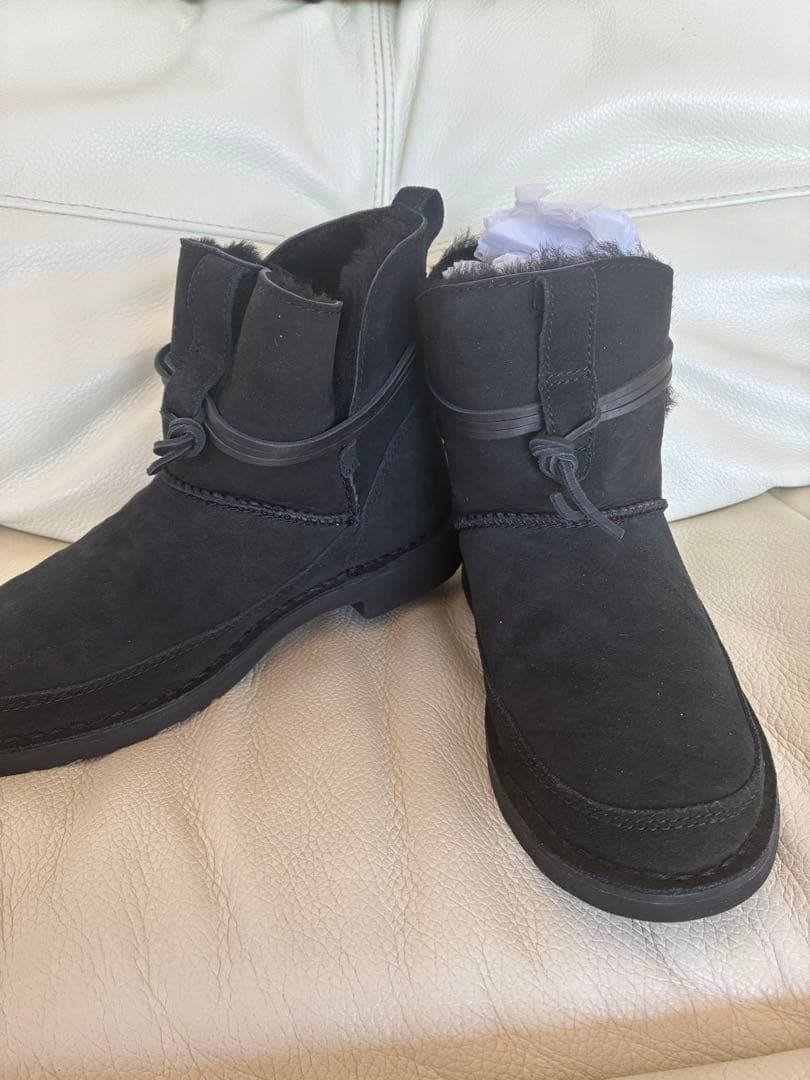 新品未使用！UGG ブラック ムートンブーツ　黒　24cm
