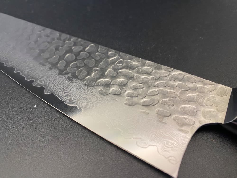 魅了される美しさ。堺孝行 ダマスカス牛刀 210mm 槌目マホガニー柄