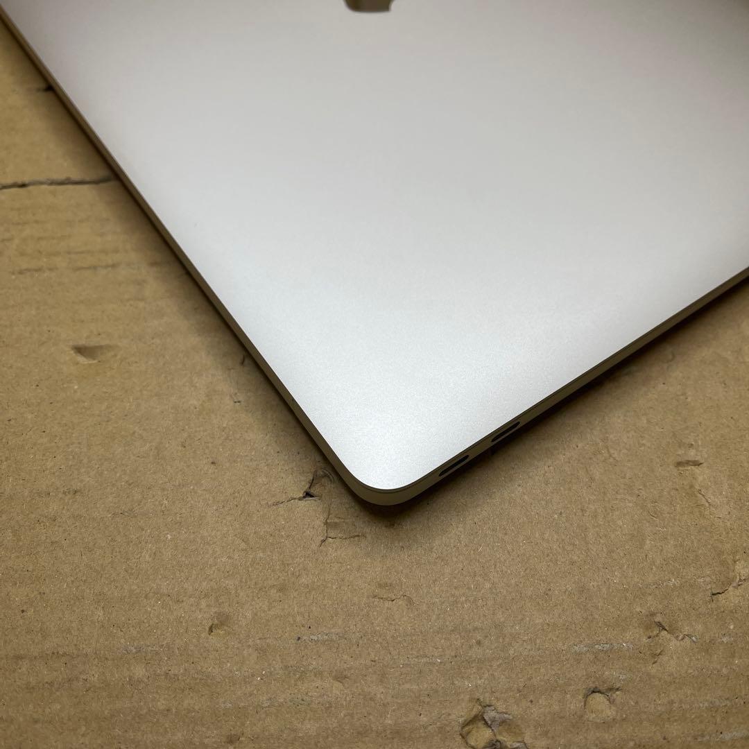 MacBook Air（M1,2020） 13.3インチ　シルバー　A2337