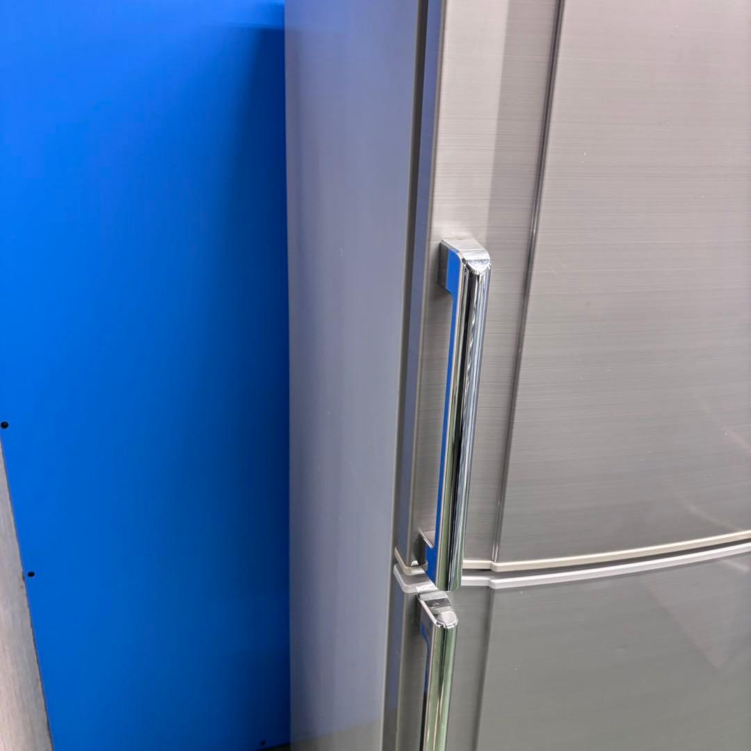 570 シャープ　中型冷蔵庫　200L強　格安　小型　一人暮らし　同棲　右開き