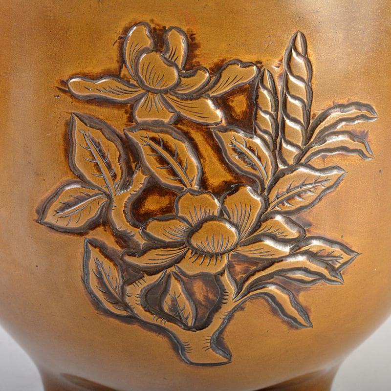 金屋五郎三郎 　宣徳銅　双耳花文　三足火入　共箱　F　R7007