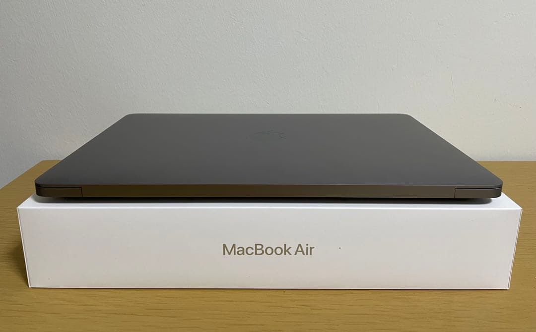 美品 MacBook Air M1チップ 充電数63回『容量94％』