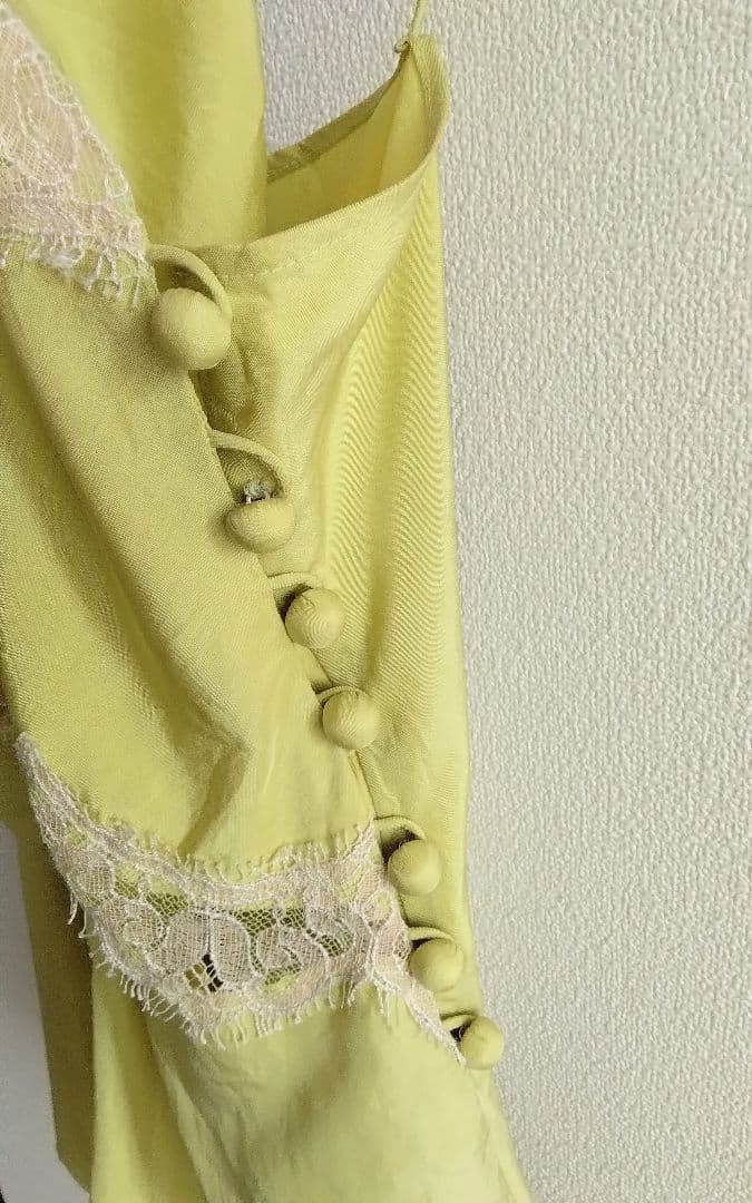 JENEVIEVE  シルクのレースキャミソール