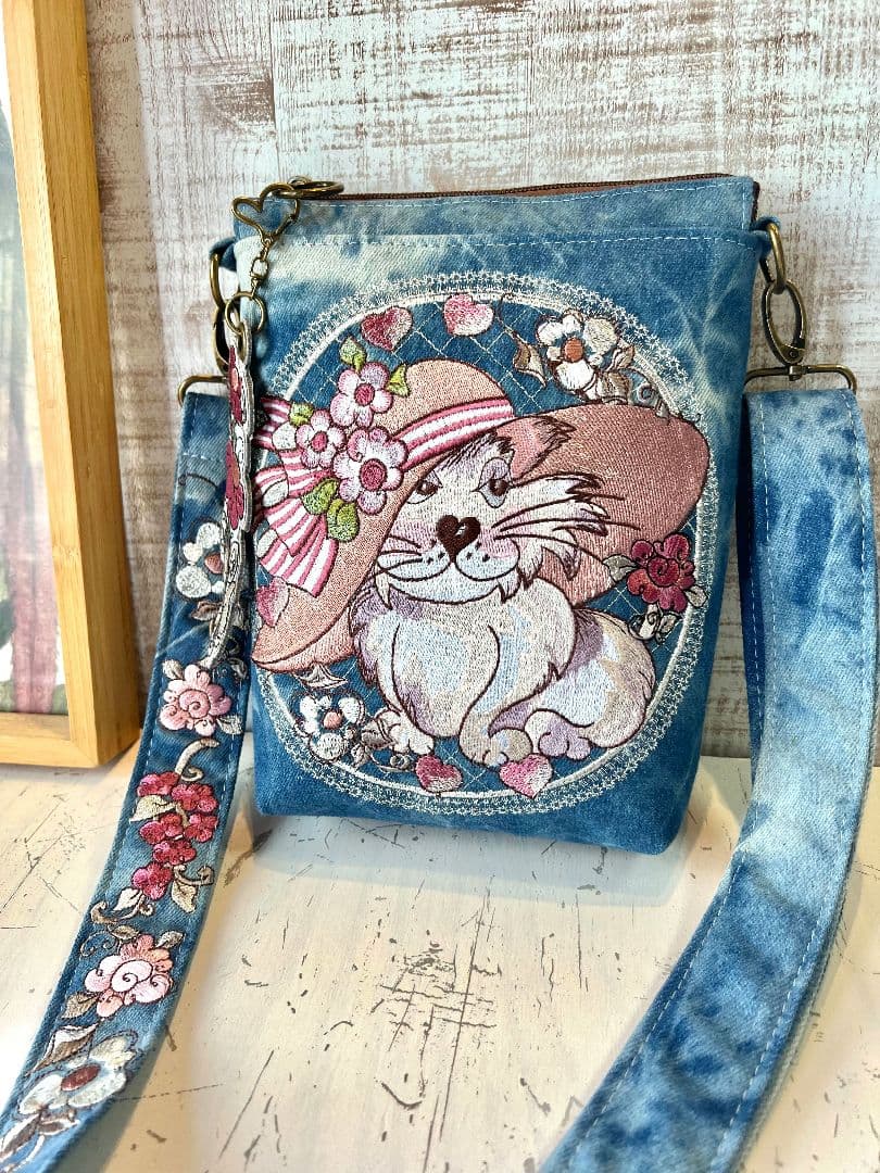 はなこ様リクエスト＊ロラライハリス♡ライトブルーWデニム♡刺繍のサコッシュ