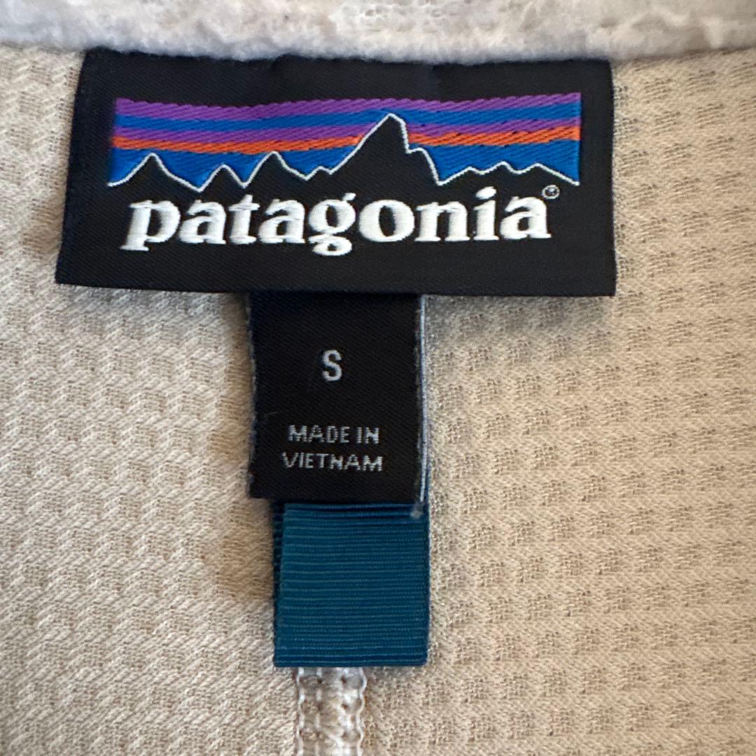 patagonia フリースベスト アイボリー/ネイビー