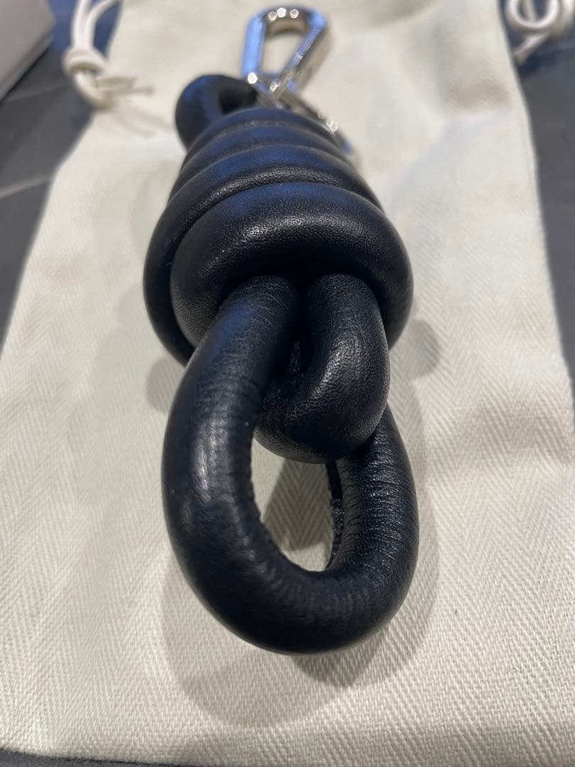 LOEWE ノットキーホルダー　ブラック