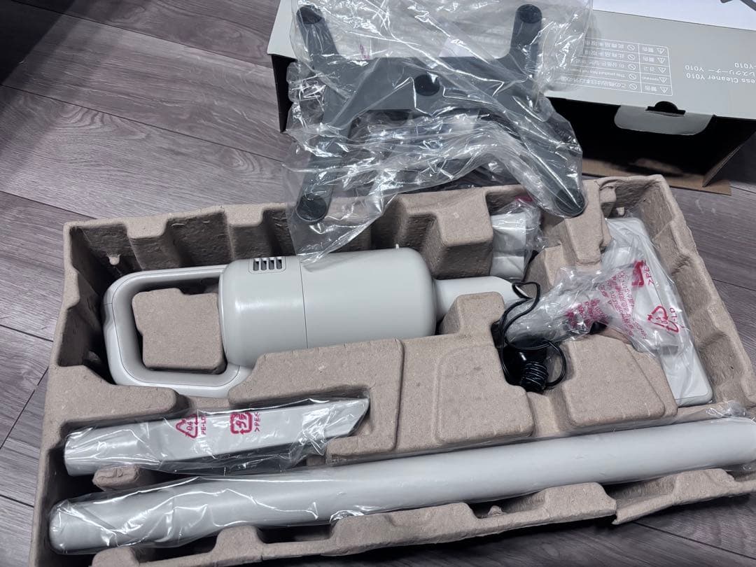 【新品未使用】±0 掃除機　コードレスクリーナー Y010