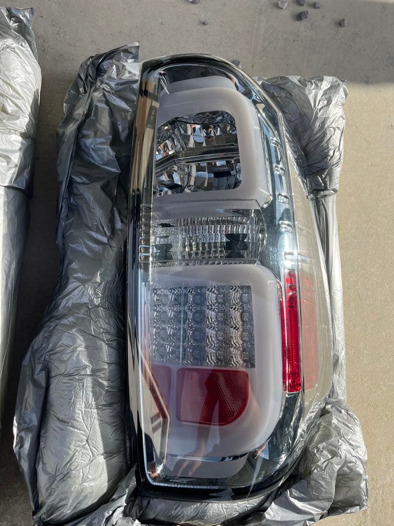 2014〜USトヨタ　タンドラ　テールランプ 車検対応