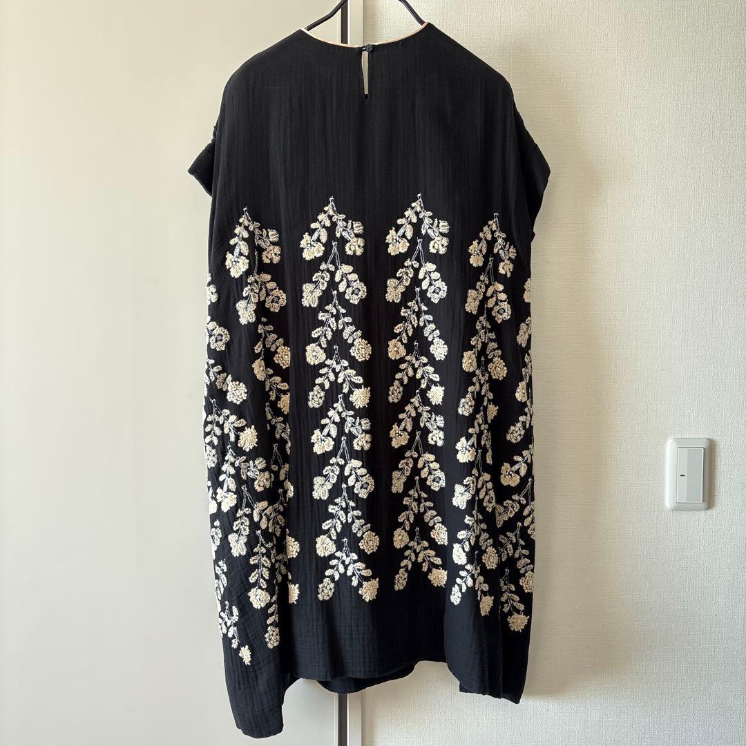 ミナペルホネン　花柄刺繍 半袖ワンピース 黒　twins