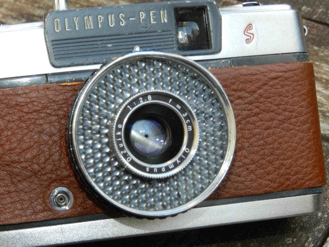本革　　ブラウン　OLYMPUS-PEN EE-S ハーフフレイムフィルムカメラ