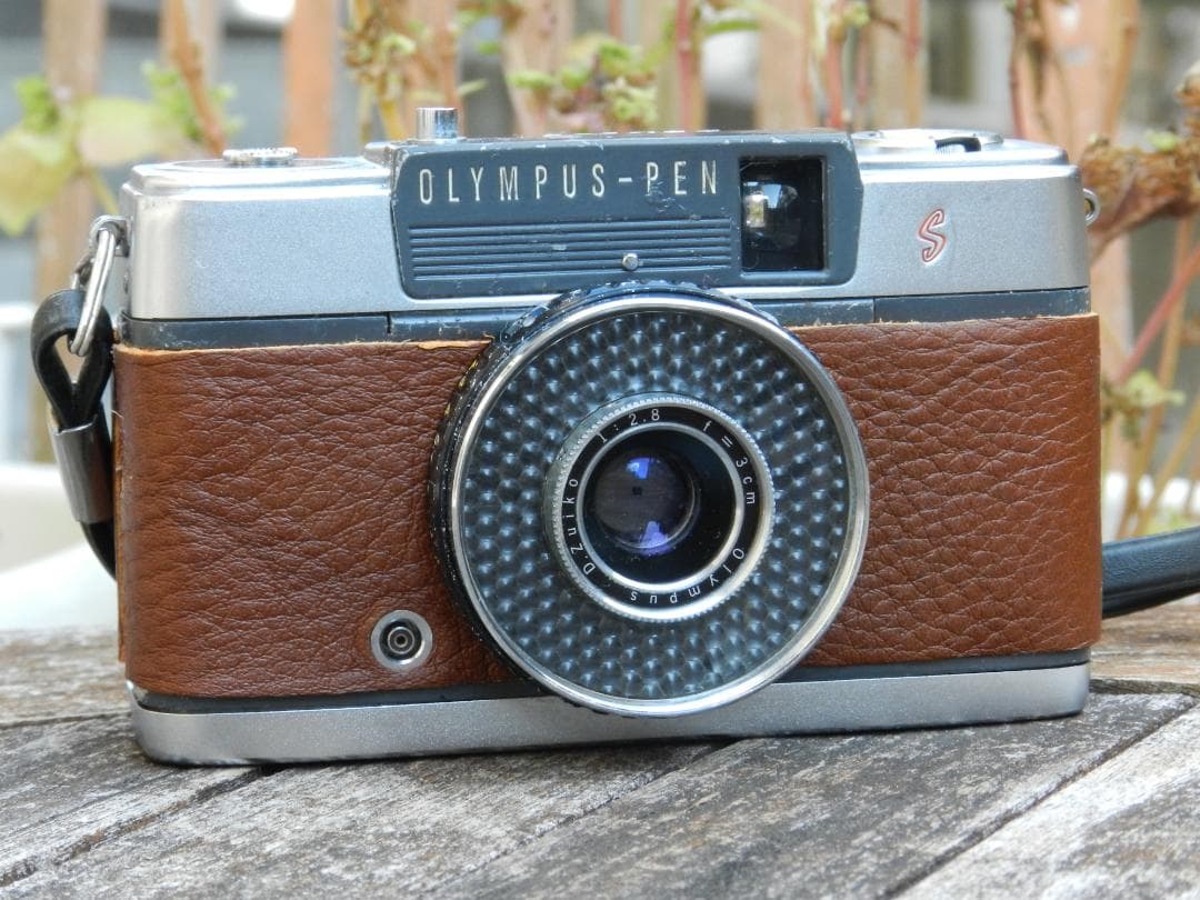本革　　ブラウン　OLYMPUS-PEN EE-S ハーフフレイムフィルムカメラ