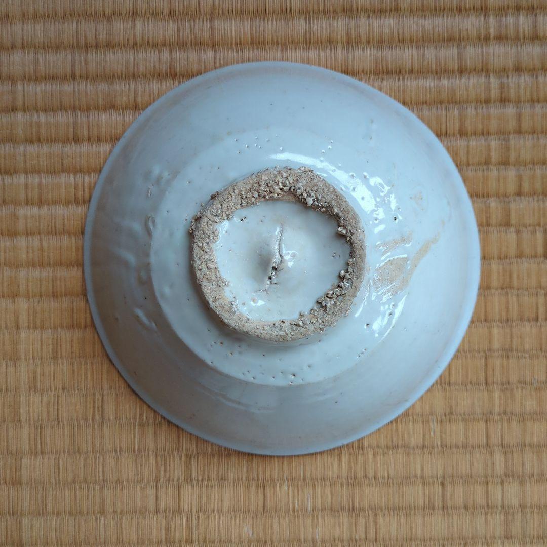 淡い青色の陶器製丸型鉢 骨董品 李朝白磁碗　骨董品　古美術
