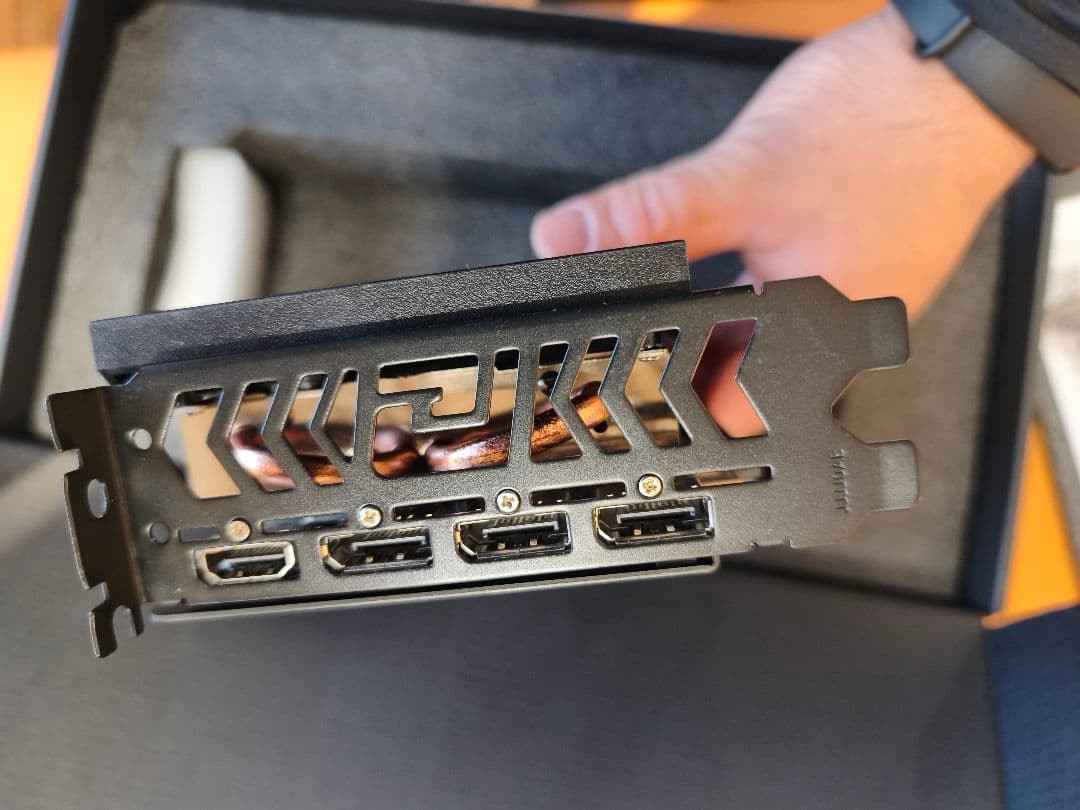 玄人志向 Radeon RX7800XT 16GB