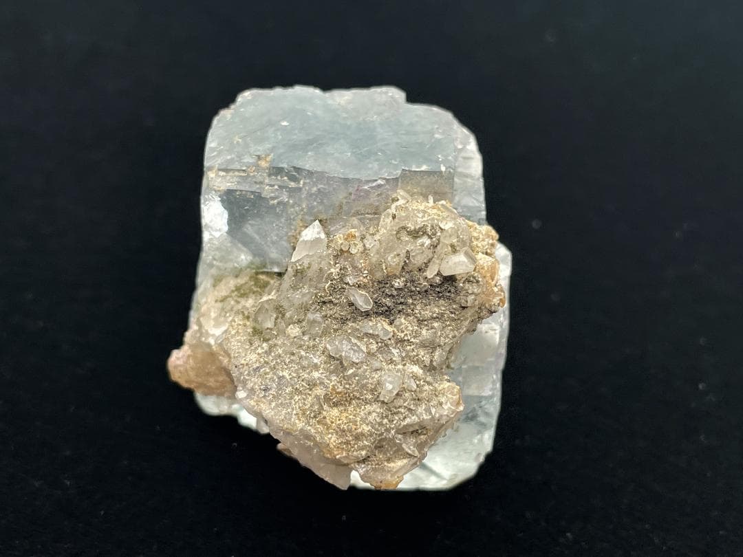 原石（ブルーフローライト）