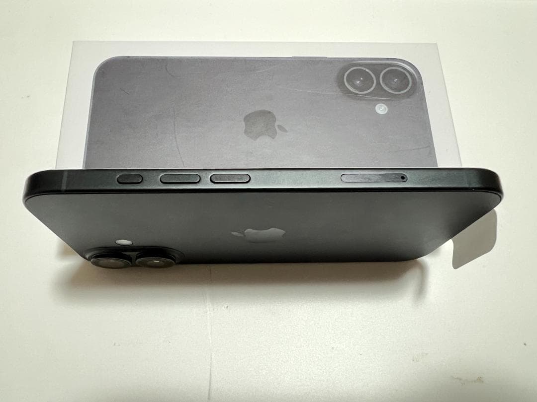 【美品】Apple iPhone16 128GB ブラック　海外版 BT89%