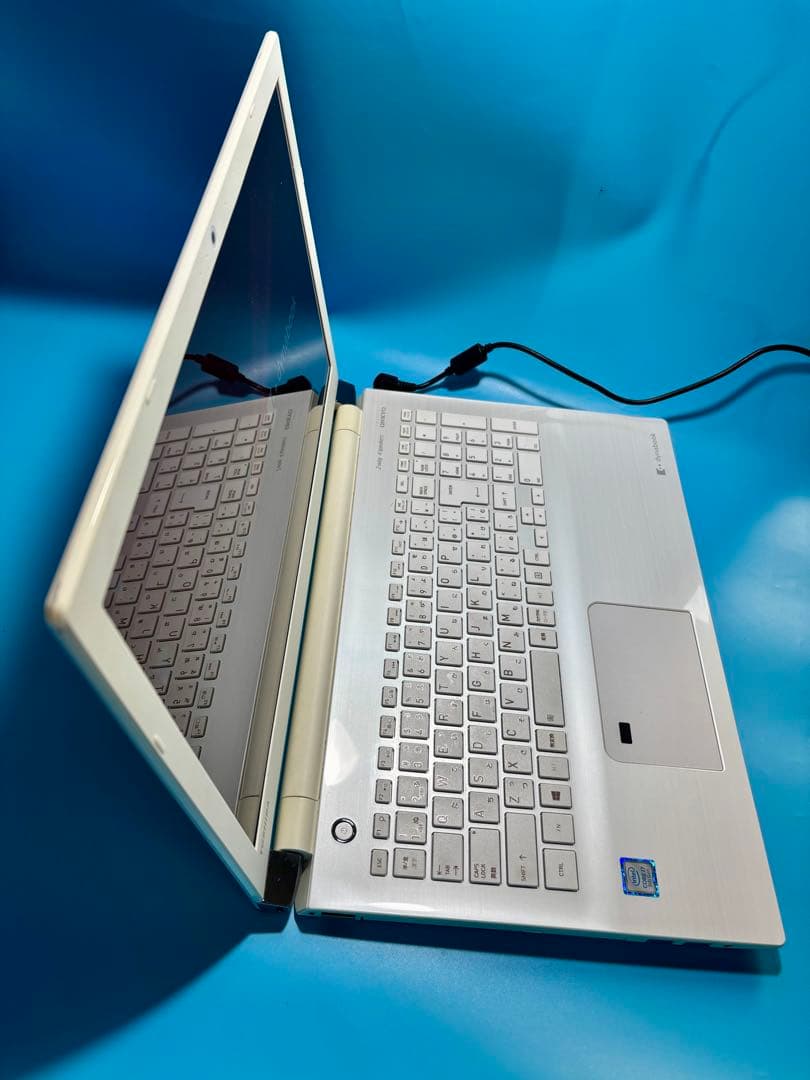 東芝 dynabook T75/FWS i7 8550U SSD2TB 32GB