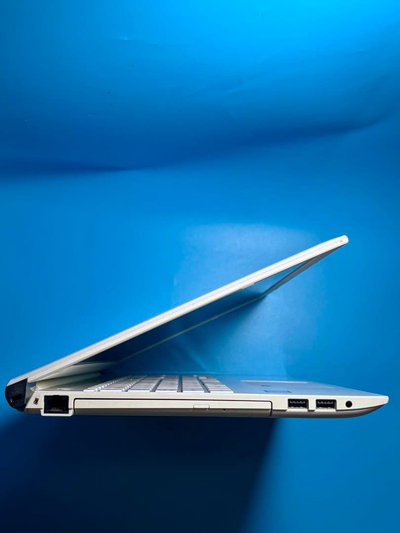 東芝 dynabook T75/FWS i7 8550U SSD2TB 32GB