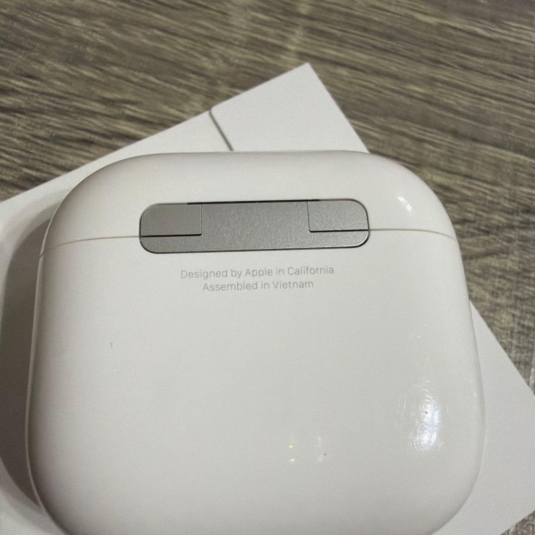 Apple AirPods 4 アクティブノイズキャンセルモデル