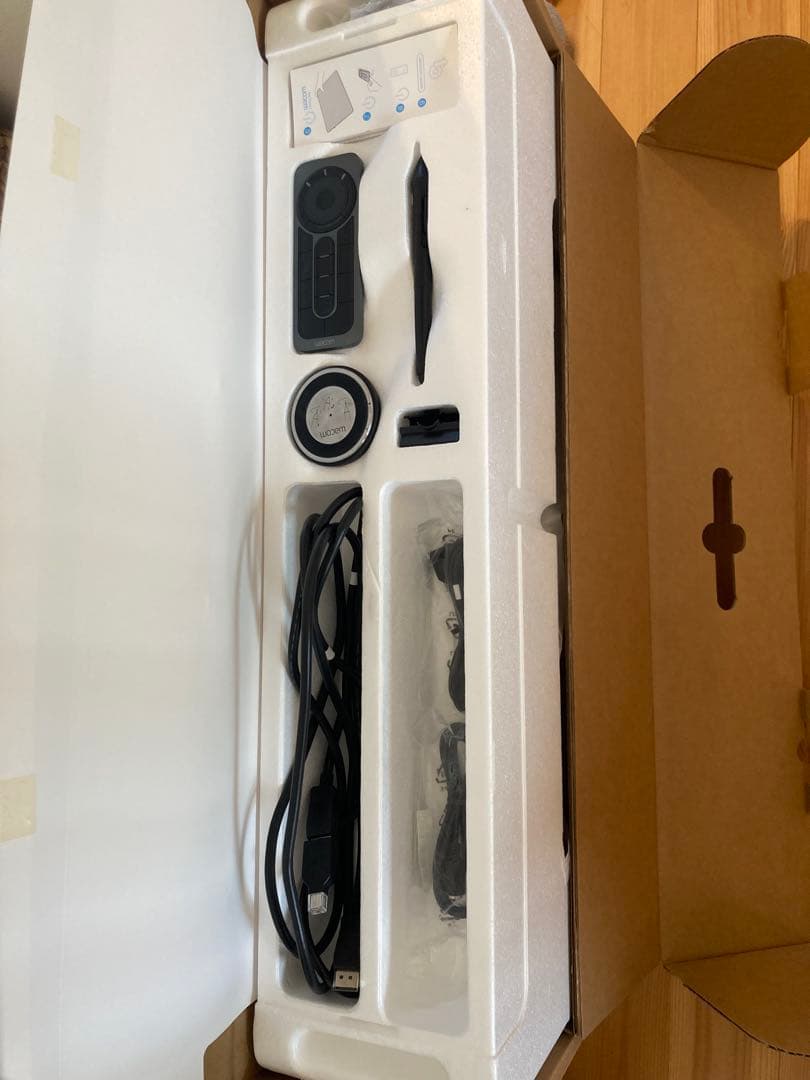 WACOM cintiq pro 24 液タブ