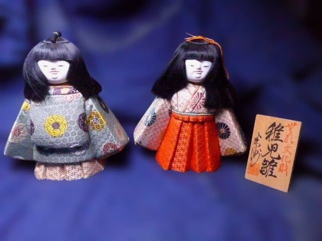 貴重な国指定無形文化財の人形師　銀座　原米洲の稚児雛です。