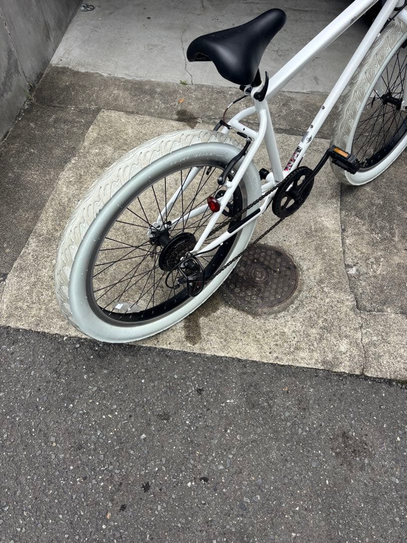 ホワイト クロスバイク 太タイヤ　おしゃれ自転車