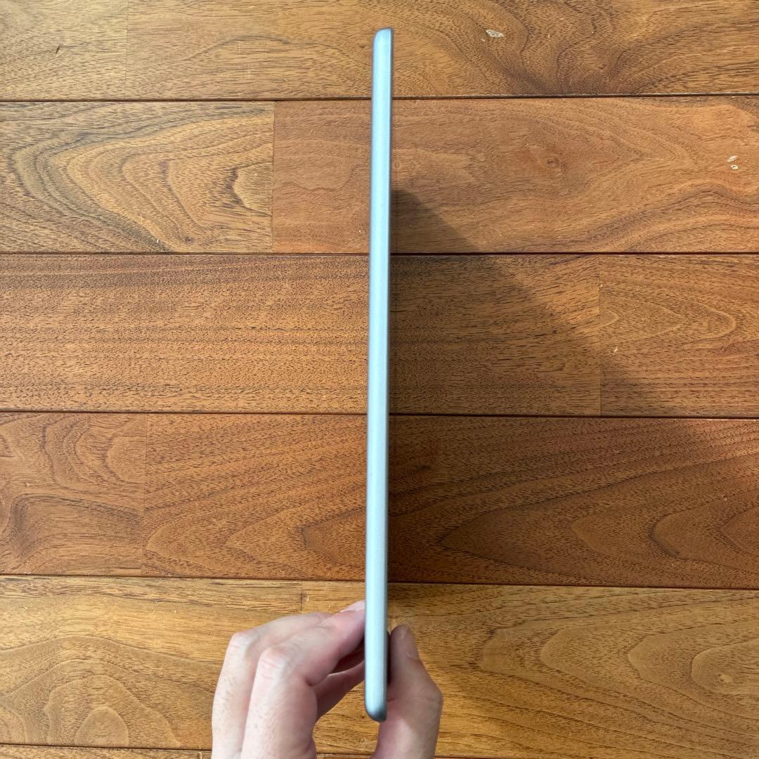 Apple iPad本体 第6世代 32GB