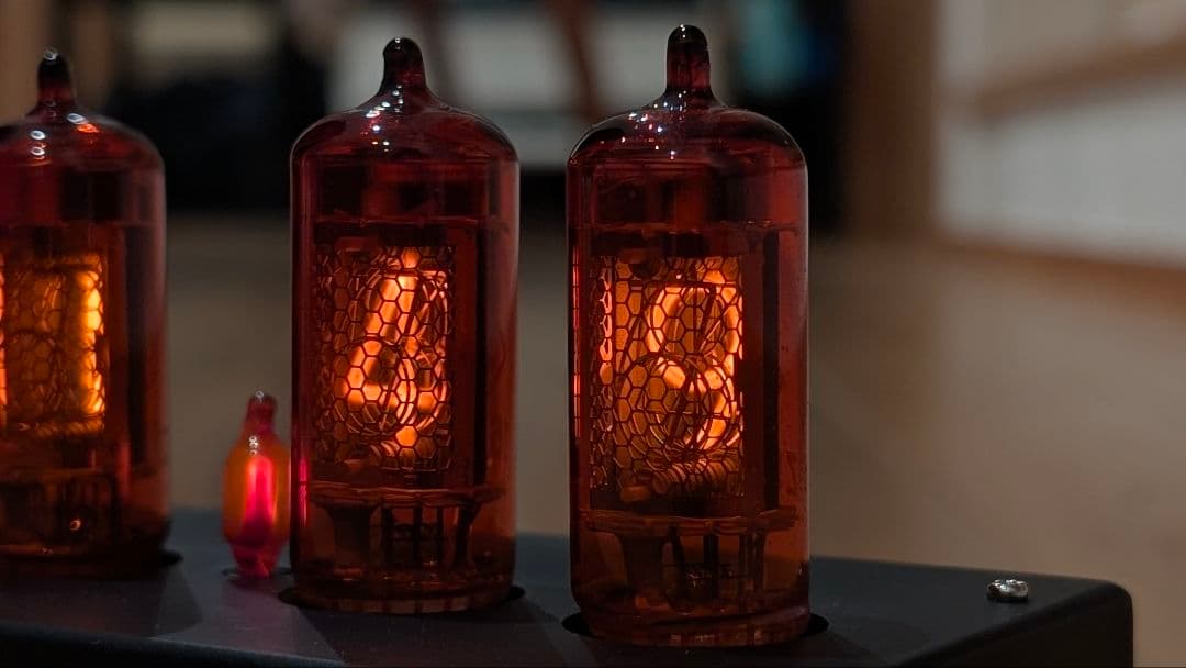 オリジナルのニキシー管時計 Z570M仕様