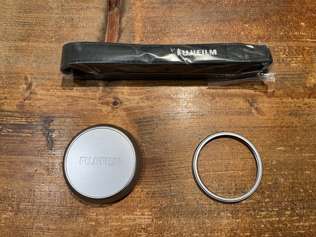 【美品】Fujifilm X100Vおまけ付★シャッター数6100