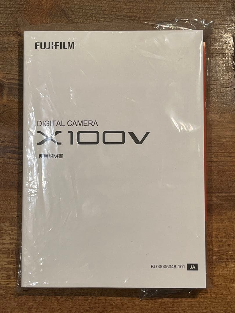 【美品】Fujifilm X100Vおまけ付★シャッター数6100