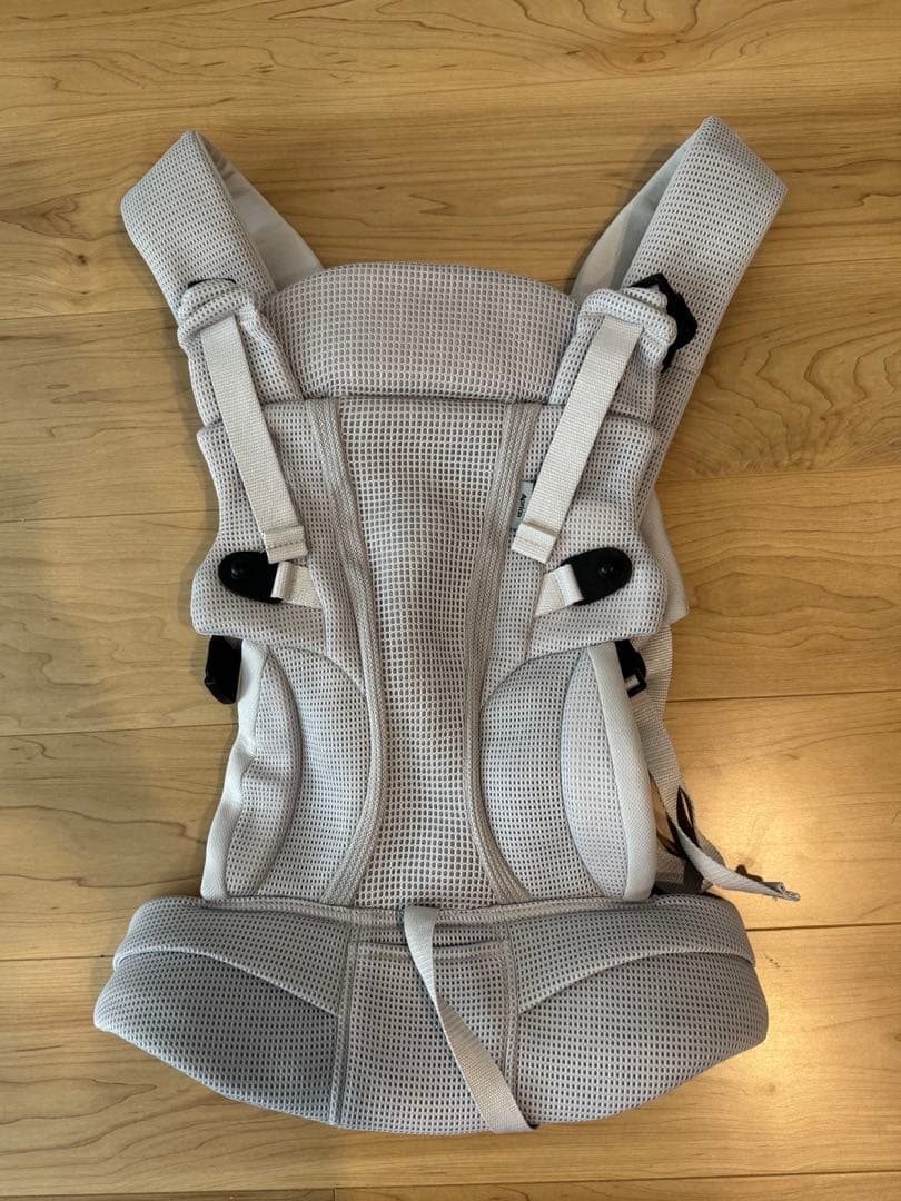 アップリカ ラクリス ホワイトアッシュ 抱っこ紐