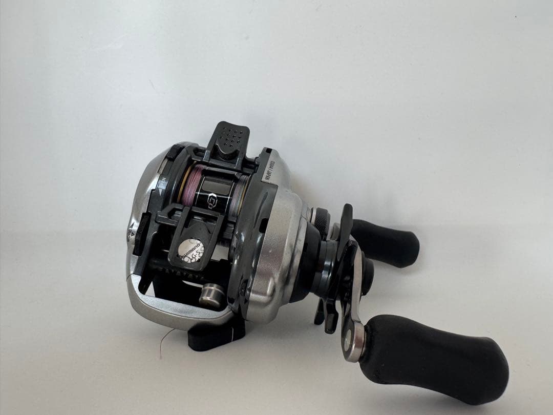 13メタニウム右巻き　ベイトリールケース付き