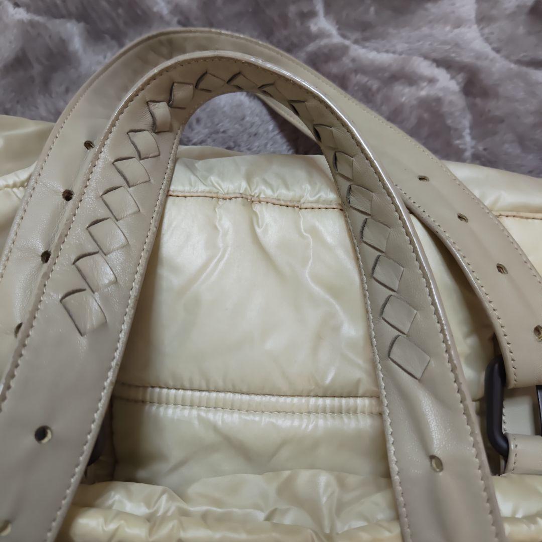 ボッテガ　クリーム色 クッションデザイン ショルダーバッグ