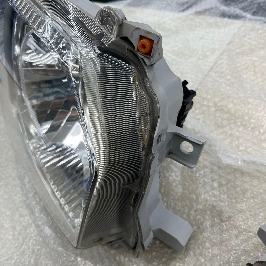 ハイエース200系 純正ヘッドライト 2個セット KOITO 26-131