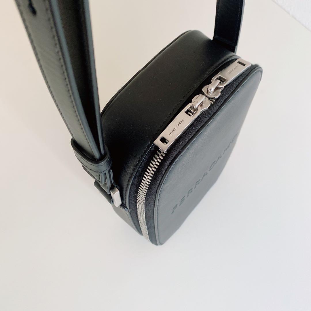 【美品】フェラガモ ミニショルダーバッグ ボディバッグ
