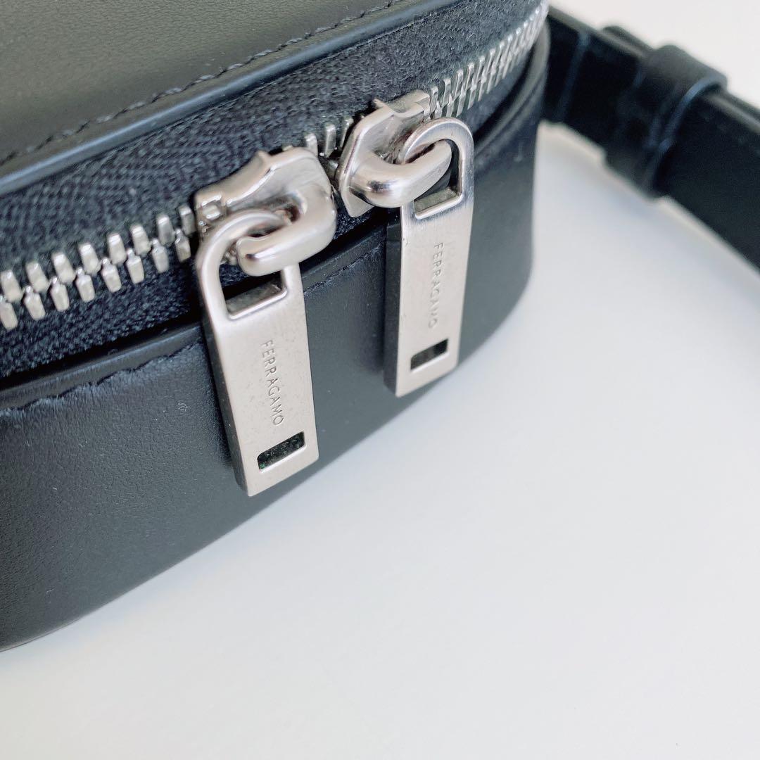 【美品】フェラガモ ミニショルダーバッグ ボディバッグ