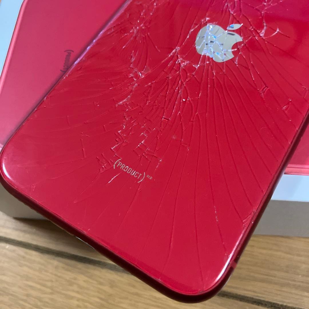 iPhone11 64GB レッド 裏面割れ