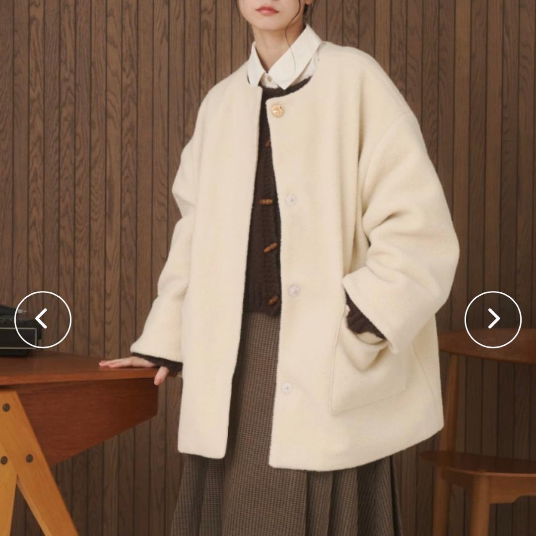 moi tytto ノーカラーボアミドルコート