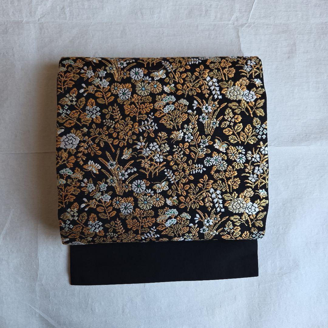 帯屋捨松　細かな煌めきを締める　草花模様の名古屋帯