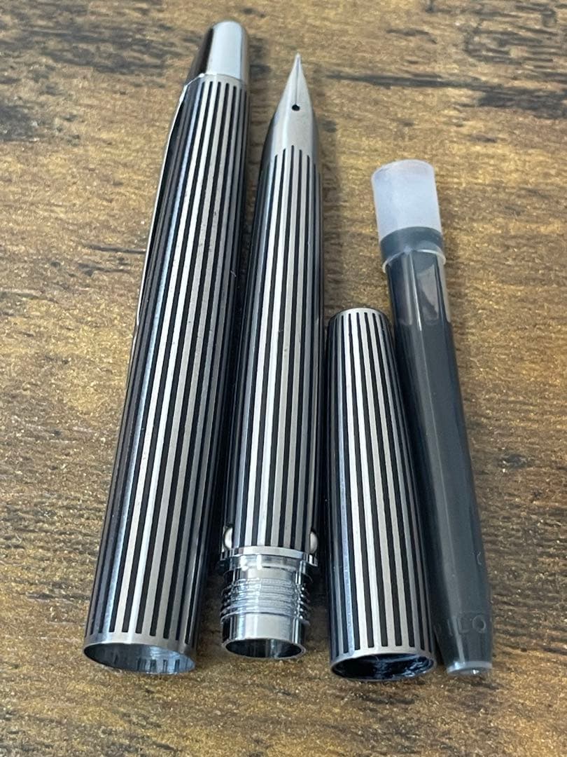 新品未使用　1970年代　ペン先軸一体型　蝕刻　μ ストライプ　ミュー　万年筆