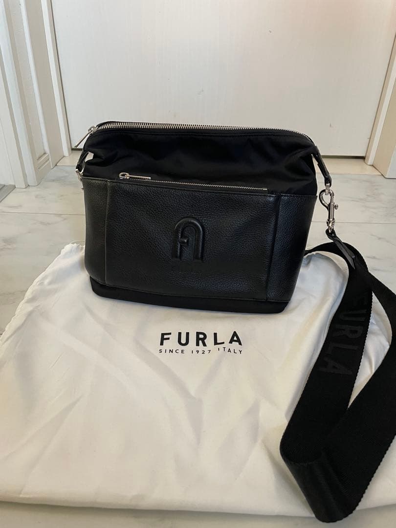 【美品】★FURLA★クロスボディバッグブラック