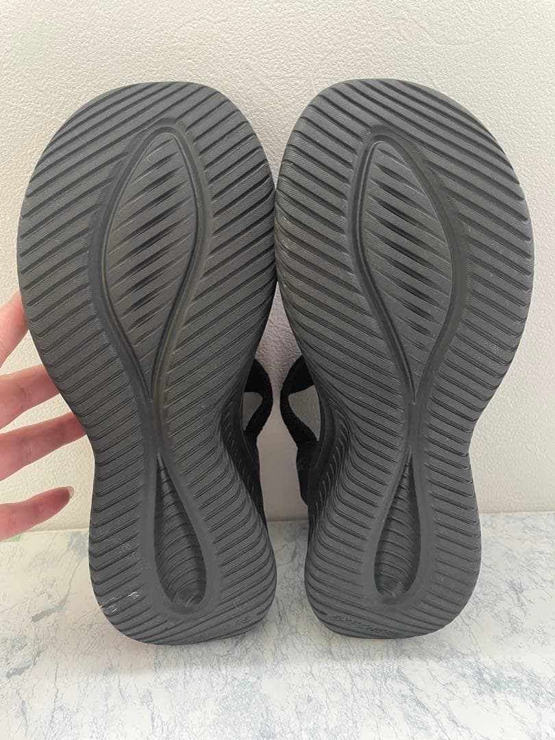 SKECHERS Slip-ins スリップイン サンダル 黒　24